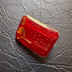 VINTAGE HARTWELL MOTOR CYCLE VICTORIA CLUB RED ENALEM BADGE STOKES MELB - Picture 1 of 3