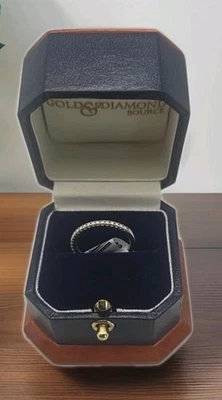 Dazzling 18k white gold ladies' wedding band with 19 brilliant diamonds. - Image 1 of 4