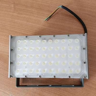 Faretto Led Flood Light 50W IP68 AC 220V Bianco freddo corpo in metallo - Immagine 1 di 4