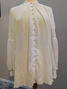 Torrid Langarm transparente weiße Bluse mit Rüschenkragen und Ösen Größe 1 weißer Knopf  - Bild 1 von 11