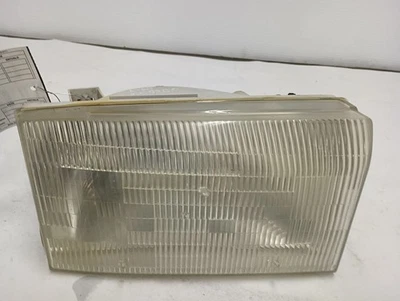 Passenger Right Headlight from 2001 Ford F350SD 11478582 - Image 1 of 4