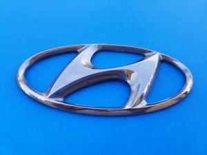 01 02 03 04 05 06 HYUNDAI SANTA FE REAR LID CHROME EMBLEM LOGO BADGE OEM (2004) - Picture 1 of 3