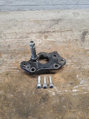 2009 09 07-11 Harley Davidson Street Glide suporte de montagem dianteiro inferior do motor  - Imagem 1 de 4