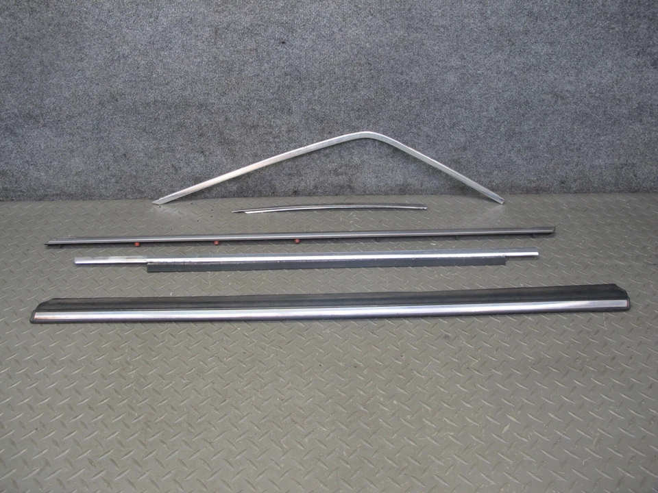 75-85 MERCEDES W123 PUERTA DELANTERA DERECHA CROMO MOLDURA CUBIERTA JUEGO OEM Foto 1 de 4