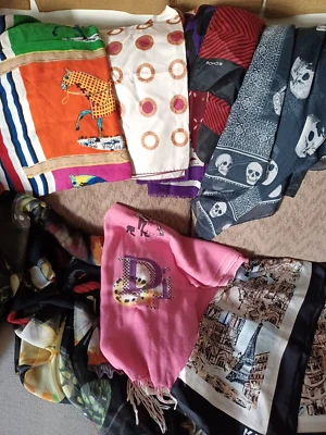 LOTE DE 8 BUFANDAS DE DISEÑO/DIOR/ECO/KARL LAGERFELD/TADASHI SHOJI/BVLGARI Foto 1 de 4