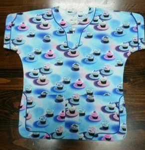 SMART S.C.R.U.B.S. UNIFORM TOP--SMALL--2 POCKET--Cupcake Print - Picture 1 of 5