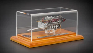 M-126 Maserati Birdcage Tipo 61 Motore Con Vetrina 1:18 CMC - Foto 1 di 1