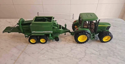 Bruder John Deere Trattore Compattatrice Modellino - Verde/Giallo - Immagine 1 di 4