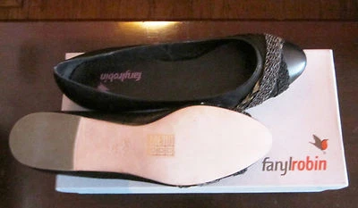 FARYLROBIN COURO PRETO ENFEITADO PLANO Tamanho 10 NOVO na Caixa - Imagem 1 de 3