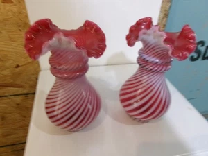 PAR DE JARRONES DE VIDRIO REMOLINO ESPIRAL OPALESCENTE ARÁNDANO VINTAGE GRAN COLOR - Imagen 1 de 3