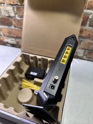 NETGEAR Nighthawk AC1900 WiFi Cable Modem Router C7000 READ - Image 1 of 4