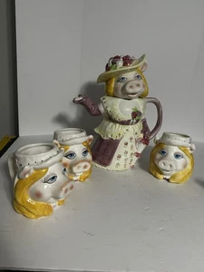 Sigma Miss Piggy Teapot & 3 Mugs 1980s Pitcher Taste Setter Japan The Muppets - Picture 1 of 8