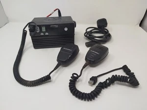 Motorola CM140 UHF Programowalne 2-drożne mobilne radio i akumulator - działa! - Zdjęcie 1 z 12