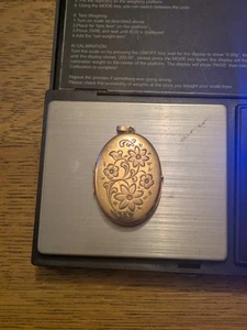 Großes ovales Medaillon 9 Karat Gelbgold mit Muster vorne 6,04 g Vintage - Bild 1 von 15