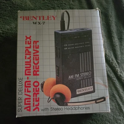 Radio estéreo AM/FM estilo Walkman vintage BENTLEY WX-7 sin auriculares Foto 1 de 4