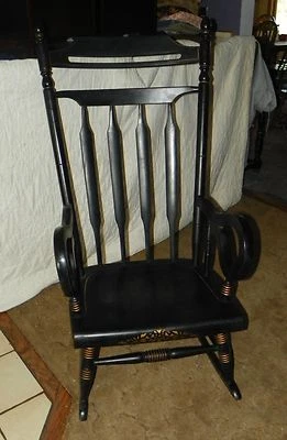 Balancín/mecedora pintada a mano de arce negro (R168) Foto 1 de 4