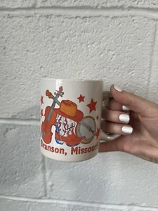 Taza de café Branson Missouri sombrero de vaquero botas banjo (mango agrietado) recuerdo - Imagen 1 de 13