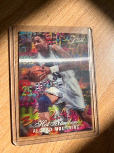 1995-96 Flair Hot Numbers - Alonzo Mourning #8 - 3D Vintage NBA Card RARE - Bild 1 von 2