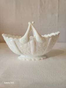 Vintage Fenton Milk Glass Daisy and Button Split Twig Basket - Picture 1 of 12