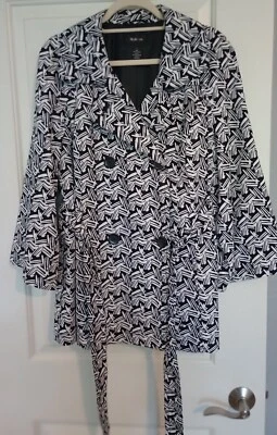 Gabardinas Style & Co. blancas y negras talla grande Foto 1 de 4