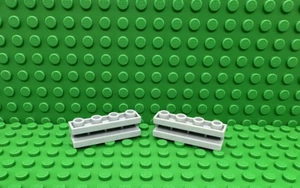 Lego 2 hellbläulich grau 1x4 Steine mit Stein mit Nut NEU - Bild 1 von 1