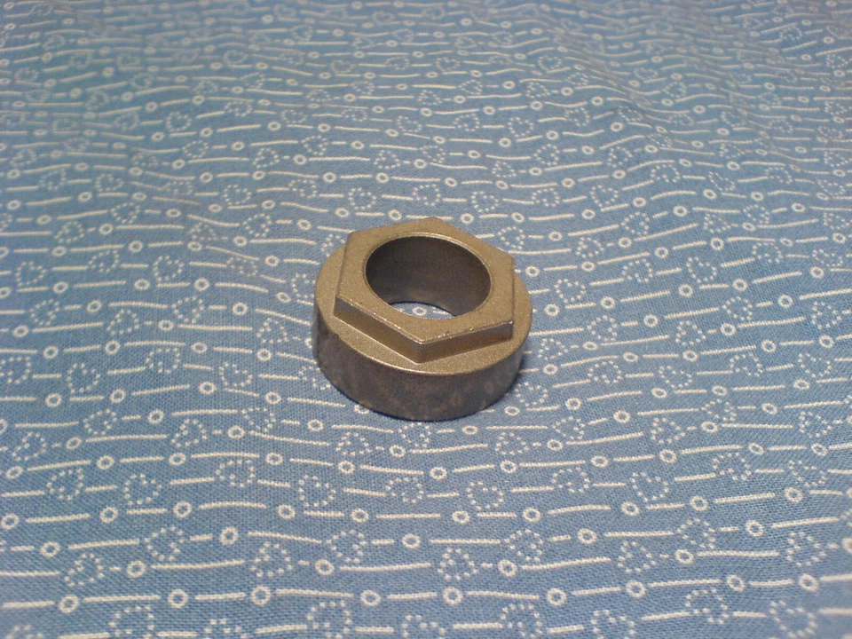 CUB CADET, BUJE DE BRIDA DE CABEZA HEXAGONAL MTD. 741-04237B NUEVA PIEZA OEM M-52 Foto 1 de 1