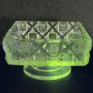 Westmoreland EAPG Bridle Rosettes Manganese Glass Footed Butter Dish (DAMAGED) - Picture 1 of 12