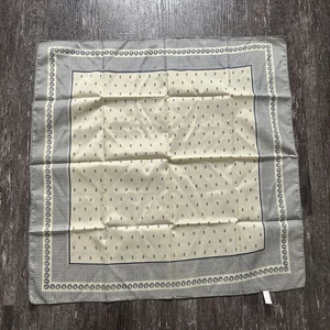 Wasserabweisendes Kopftuch 100% Nylon 26x26 marine beige Kunst - Bild 1 von 5