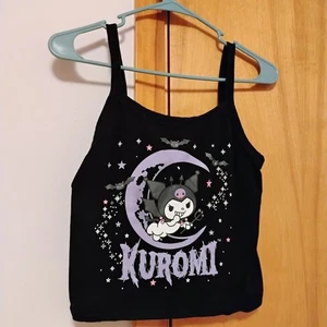 Hot Topic Kuromi lila und schwarz Crop Top Sanrio Metall Logo - Bild 1 von 4