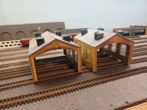 Hornby Double Engine Shed - Picture 1 of 8