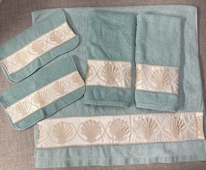 JUEGO DE TOALLAS de colección Saturday Knight Ltd conchas verde salvia baño paños de mano - Imagen 1 de 6