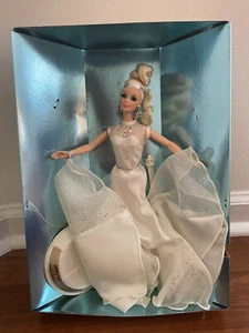 BARBIE DOLL "STARLIGHT DANCE"-BY CYNTHIA YOUNG-# 15461-EDIZIONE DA COLLEZIONE CON SCATOLA - Foto 1 di 2