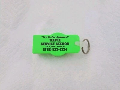 Llavero de plástico verde abridor de botellas estación de servicio Teeple Greene Iowa gasoil Foto 1 de 4
