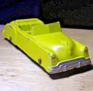 Vintage Diecast Metal Toy Car Tootsietoy 1949 Oldsmobile Yellow Convertible - Picture 1 of 10