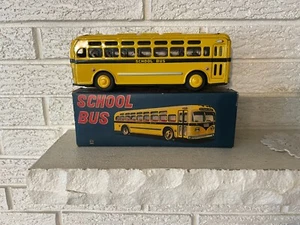 Excelente autobús escolar antiguo de juguete de fricción de estaño KTS Tatsuya en caja original - Imagen 1 de 5