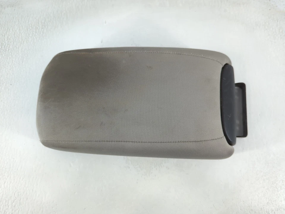 Cubierta de reposabrazos para consola central deportiva Mitsubishi Outlander 2013-2015 A5N0R Foto 1 de 4