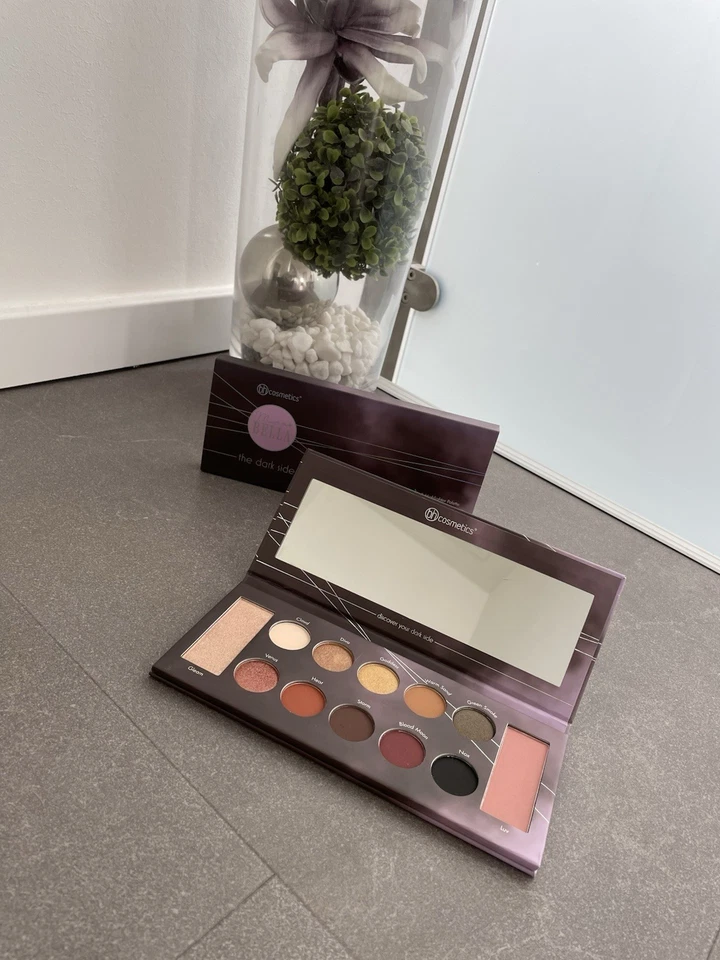 BH Cosmetics Mrs Bella The Dark Side Eyeshadow Blush und Highlighter Palette - Bild 1 von 1