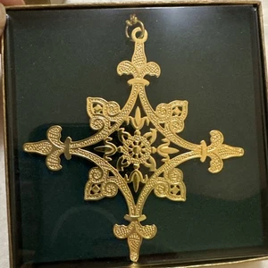 Metropolitan Museum of Art MMA Star Ornament 2009 etched gold overlay Star - Picture 1 of 3