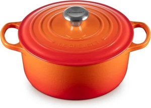 Le Creuset Signature Enamelled Cast Iron Round Casserole Dish With Lid, 24 cm - Picture 1 of 1