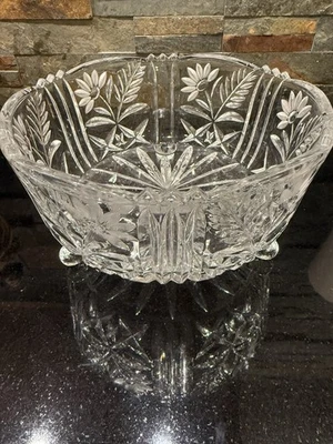 Antiga linda tigela de vidro cristal transparente com pés padrão floral 7,75" X 4,25" - Imagem 1 de 4