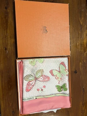 爱马仕 Farandole 真丝蝴蝶围巾带盒正品 — 第 1/4 张图片