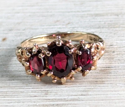 9ct Yellow Gold Ring Garnet Stones Full UK Hallmarked ring Size L - Image 1 of 4