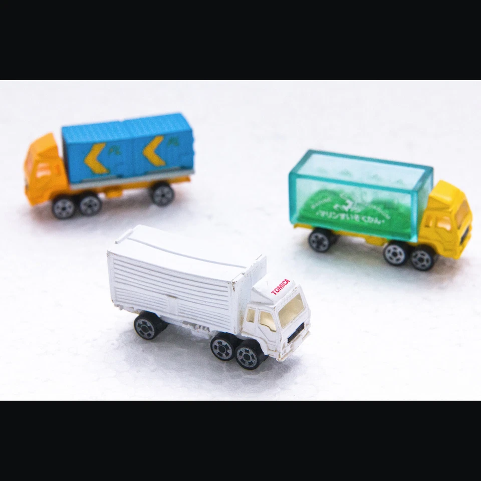 2003 Tomy Tomica Capsule Micro Car Lot Mitsubishi Yuso Aquarium Container Truck - Image 1 of 4