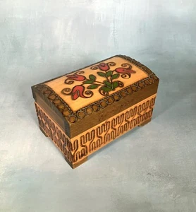 Vintage Zakopane Poland wooden engraved floral Folk Art jewellery trinket box - Picture 1 of 4