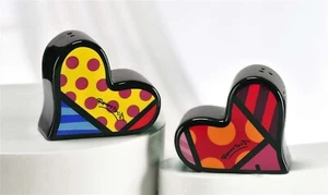 ROMERO BRITTO HEART SALT AND PEPPER SHAKER SET * NEW * - Picture 1 of 2