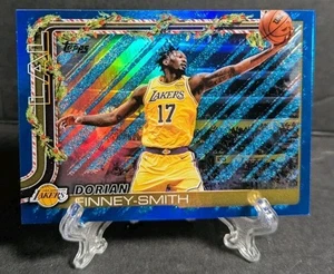 2025/26 Topps Holiday Basketball - Metallic Blue Glitter Dorian Finney - Smith #H118 - Bild 1 von 3