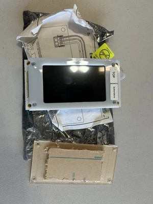 CE3250D EMN43-BXX THE043-B1V 4.3” Vertical Signage/PI With The Plastic Cover - Image 1 of 4