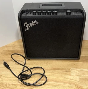 Fender Mustang LT25 Guitar Amp 25-watt 1 x 8-inch Combo Amplifier - Picture 1 of 18