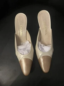 CHANEL Mules Size 7.5 (38) Vintage Two Tone Cream and Matte Gold Made in Italy - Picture 1 of 12