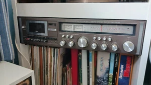 Alte Musikanlage der 70er Jahre, mit Plattenspieler, Radio, Kasettenrekorder - Bild 1 von 5